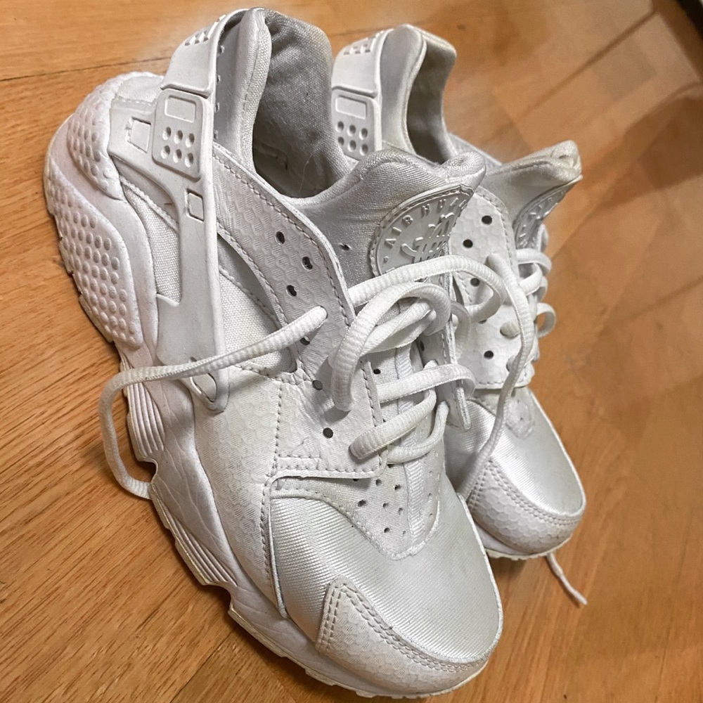 white huarache size 6.5